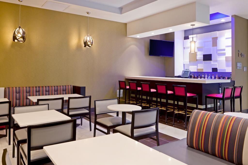 Fairfield Inn & Suites By Marriott New York Queens/Queensboro Bridge Restaurant foto